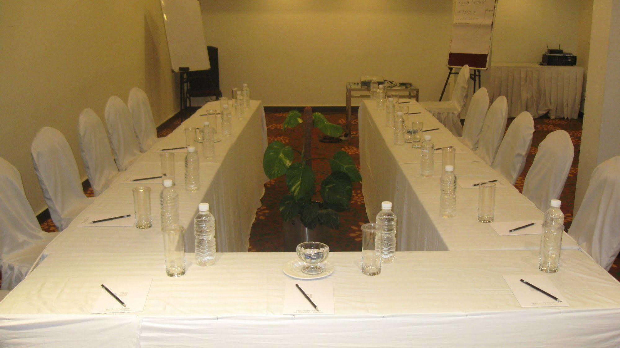 Peerless Hotel Hyderabad Luaran gambar